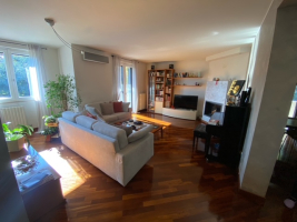 Rif. 832 - 3 Locali con box a Cologno Ginestrino